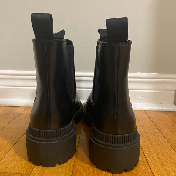 Chelsea Boot - Picture 3 of 4